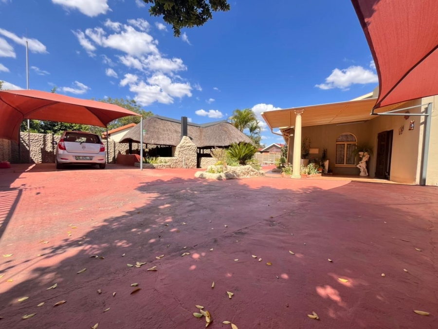 3 Bedroom Property for Sale in Geelhoutpark North West